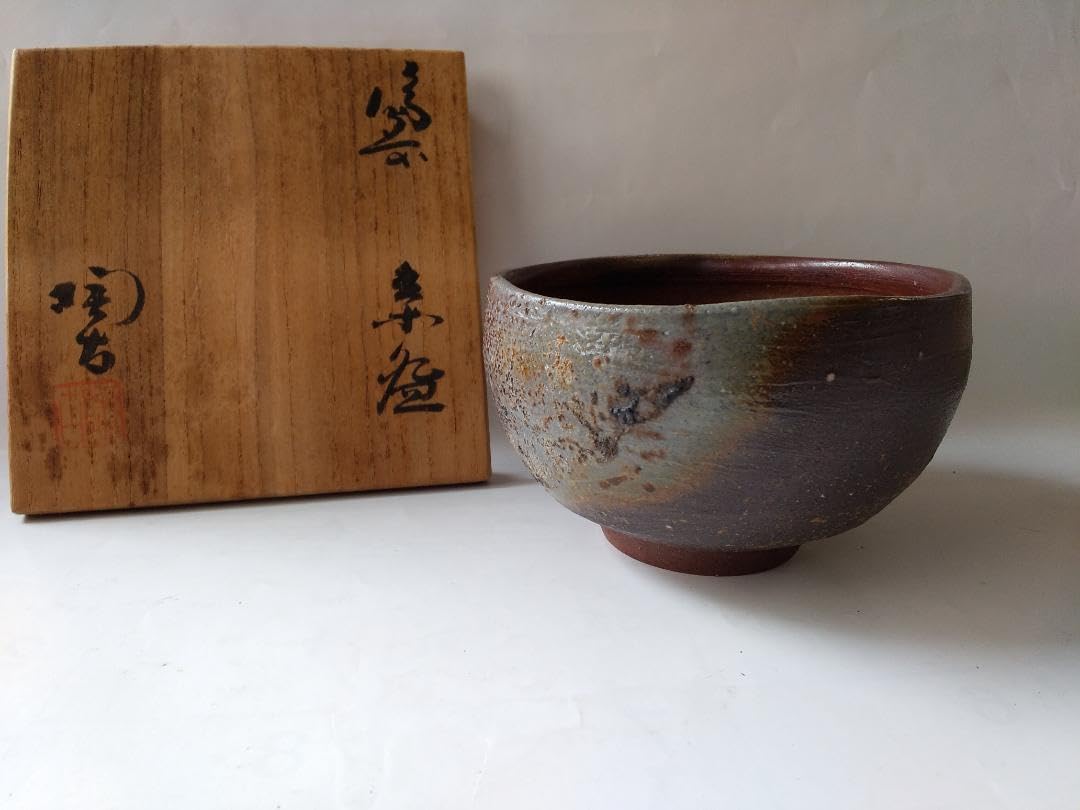 備前焼 小西陶古 茶碗 共箱 茶器 抹茶碗 です。